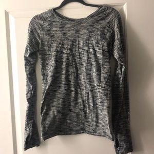 Women’s activewear long sleeve
